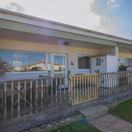 Chalet For Hire At Rainbows End Near A Beautiful Norfolk Beach Ref 31039R Bacton  Eksteriør bilde