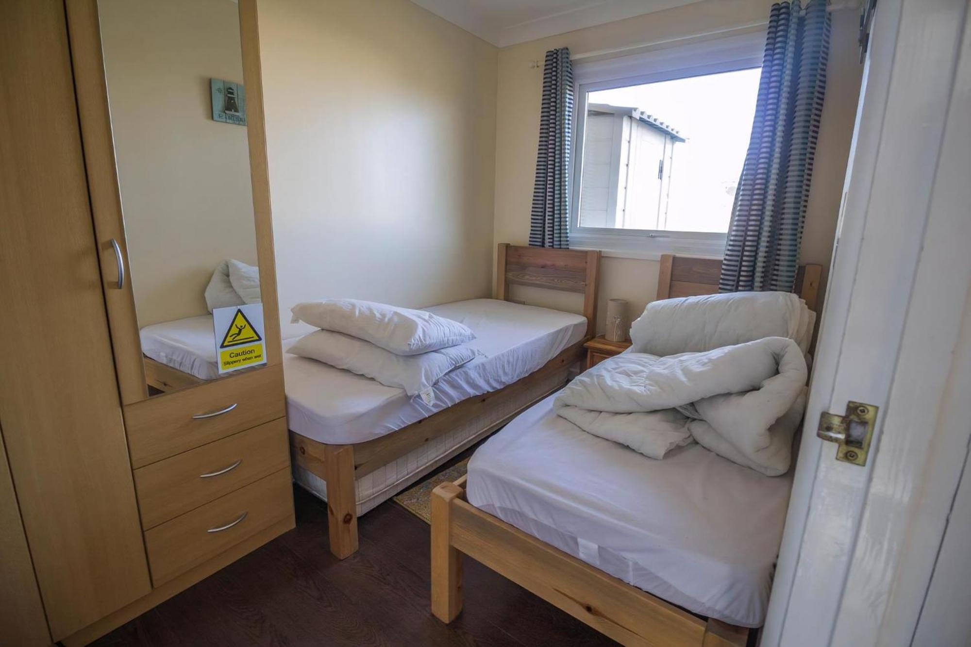Chalet For Hire At Rainbows End Near A Beautiful Norfolk Beach Ref 31039R Bacton  Eksteriør bilde