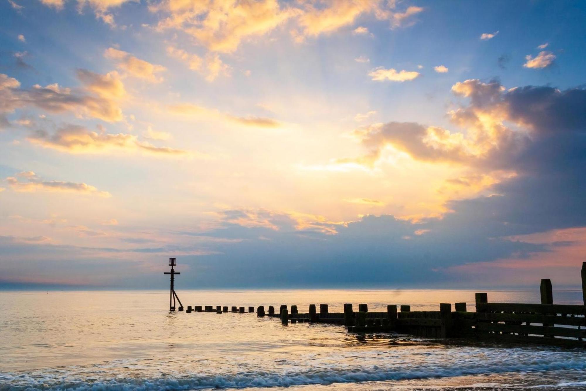 Chalet For Hire At Rainbows End Near A Beautiful Norfolk Beach Ref 31039R Bacton  Eksteriør bilde